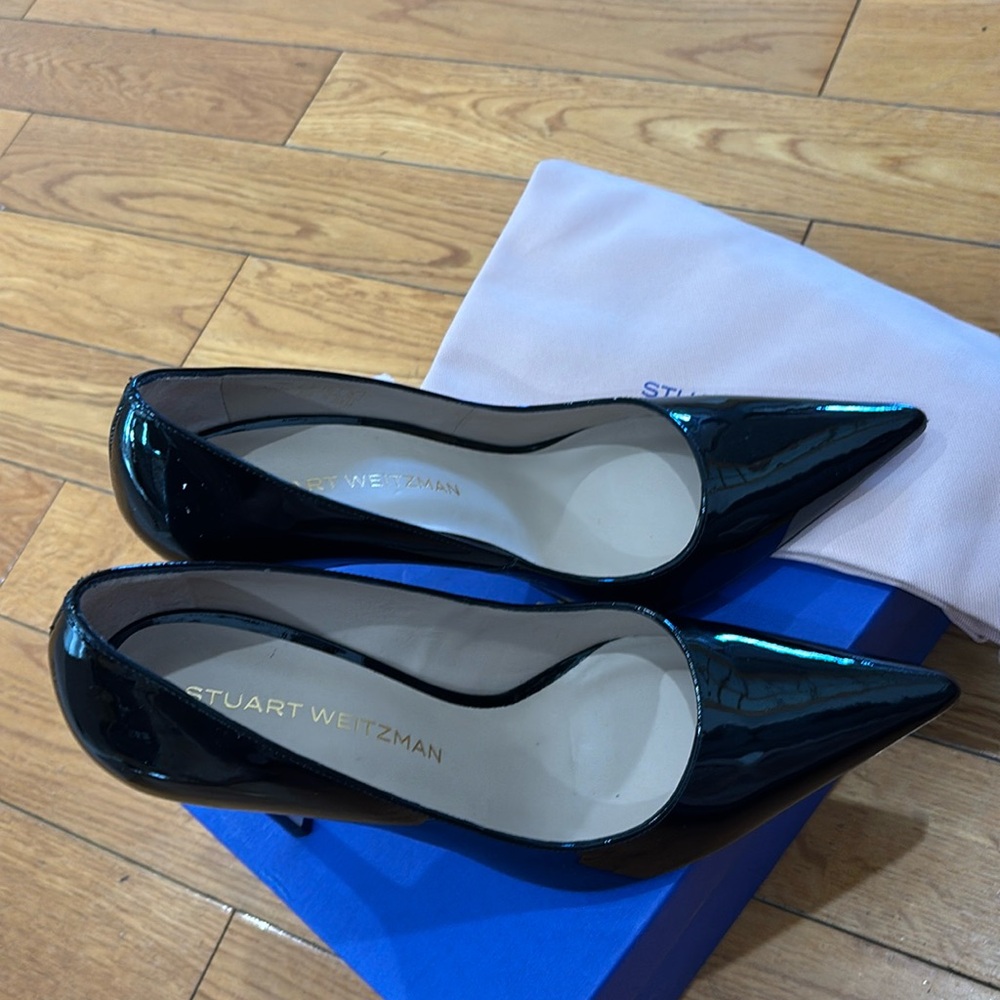 Stuart Weitzman Stuart 110 Pump in Patent Black, Size: 8.5 - Picture 9 of 13